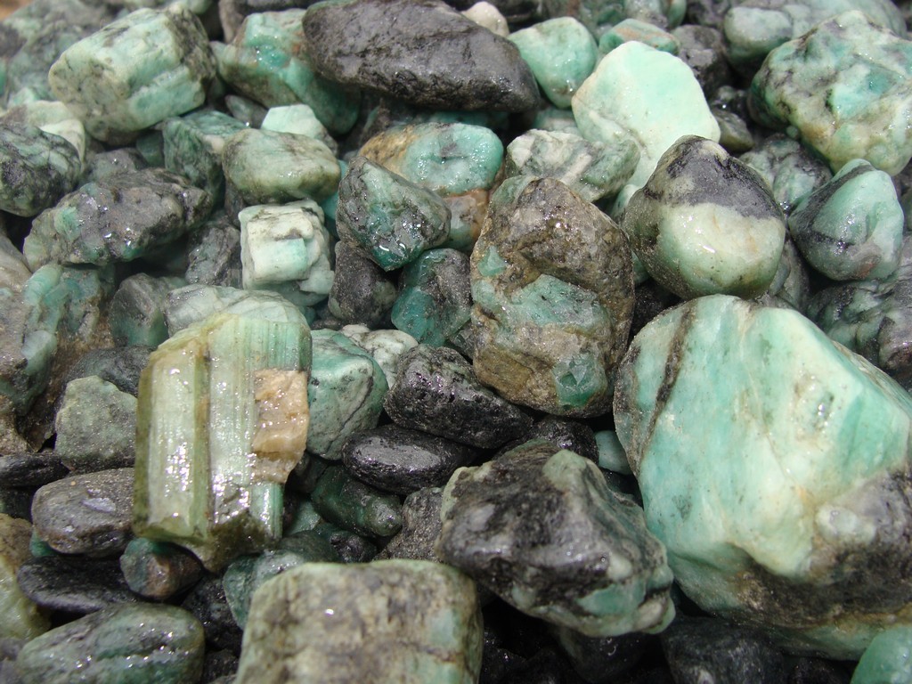 500 Carat Lots of Unsearched Natural Emerald Rough + a FREE faceted gemstone