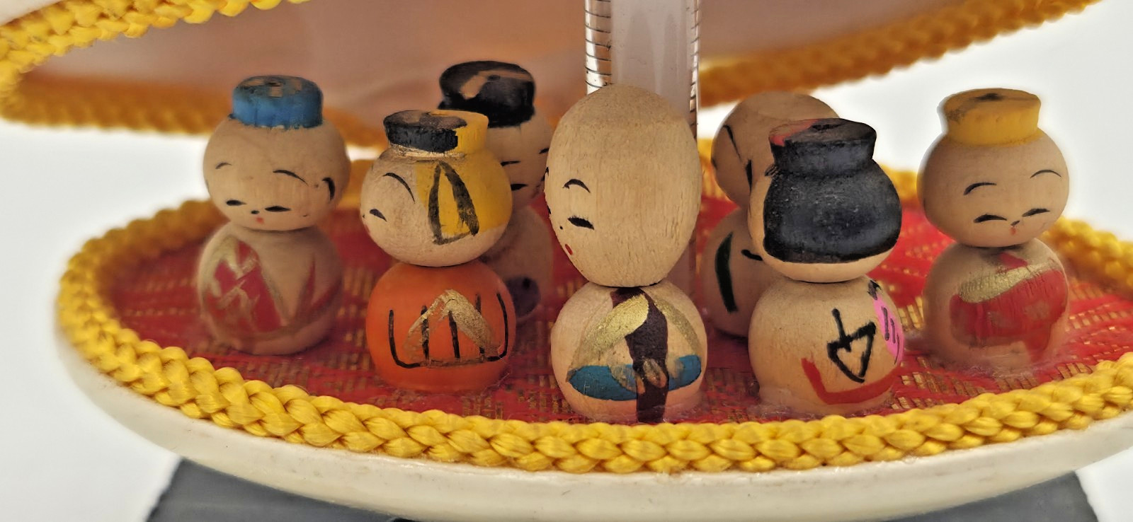 VTG Japanese Seven 7 Lucky Gods Kokeshi Wood Figures Clam Shell Shichifukujin