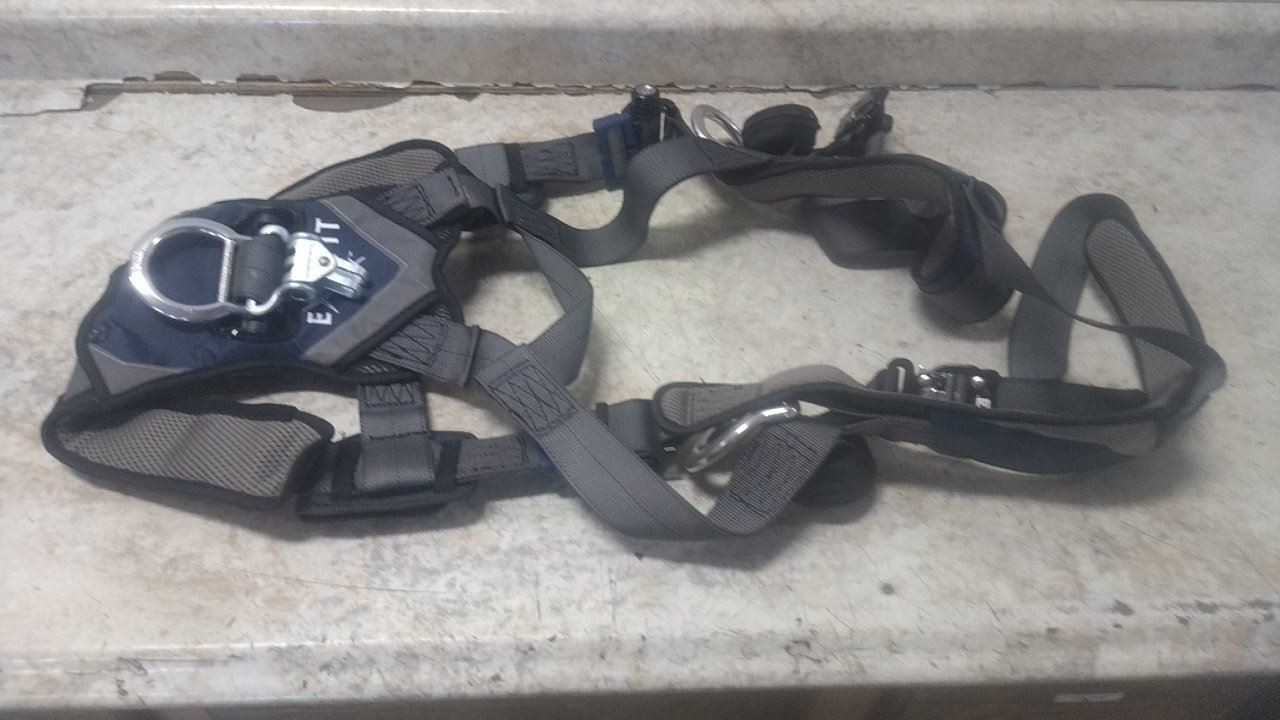 3M DBI-Sala 1140123 Size L 420 Lb Weight Cap Full Body Harness