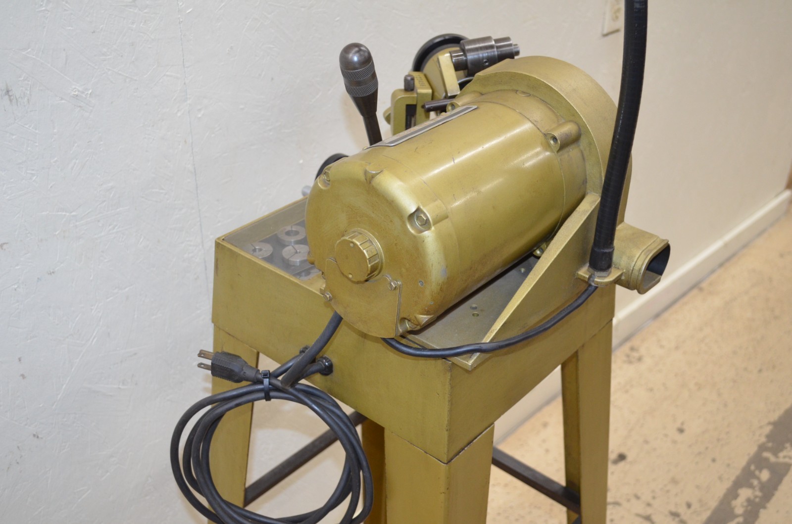 Darex Tool Sharpener # E85/90/TR w/ TR-70 w/Tap Work Holder, Collets, & Stand