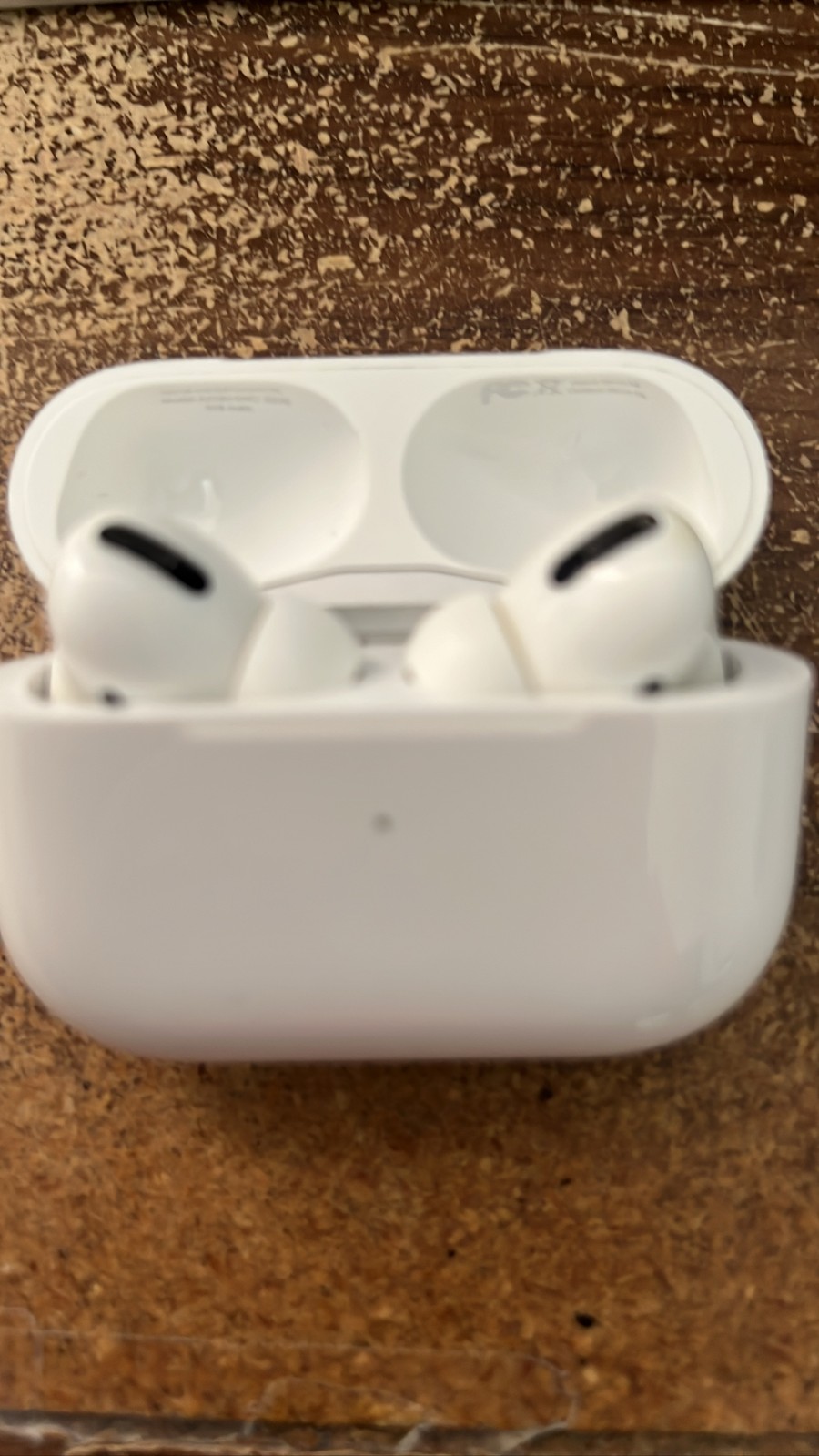 Apple AirPods Pro 2nd Gen MagSafe Charging Case USB-lighting cable White