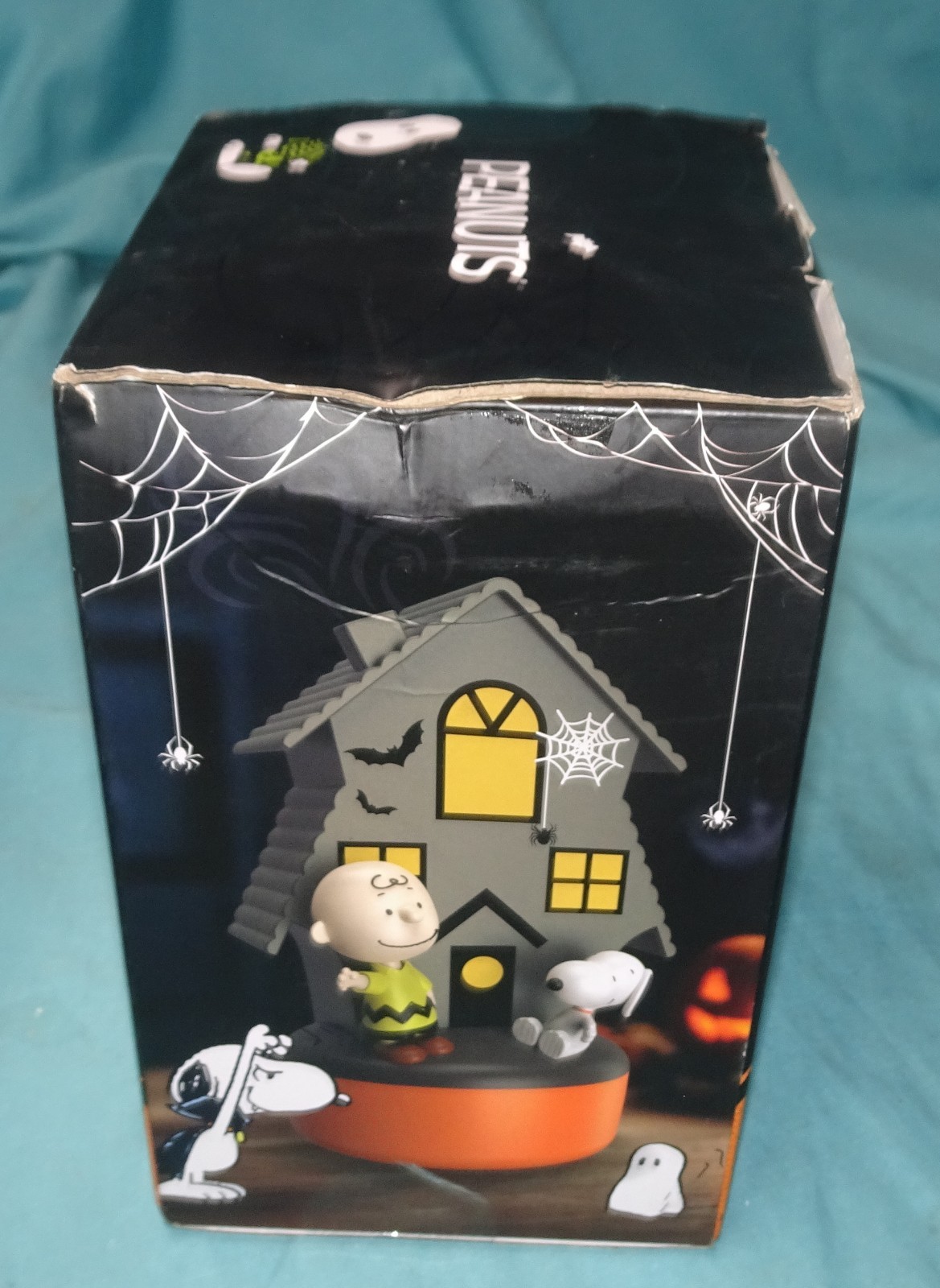 used = Peanuts Snoopy & Charlie Haunted House Diffuser Essential Oil Included