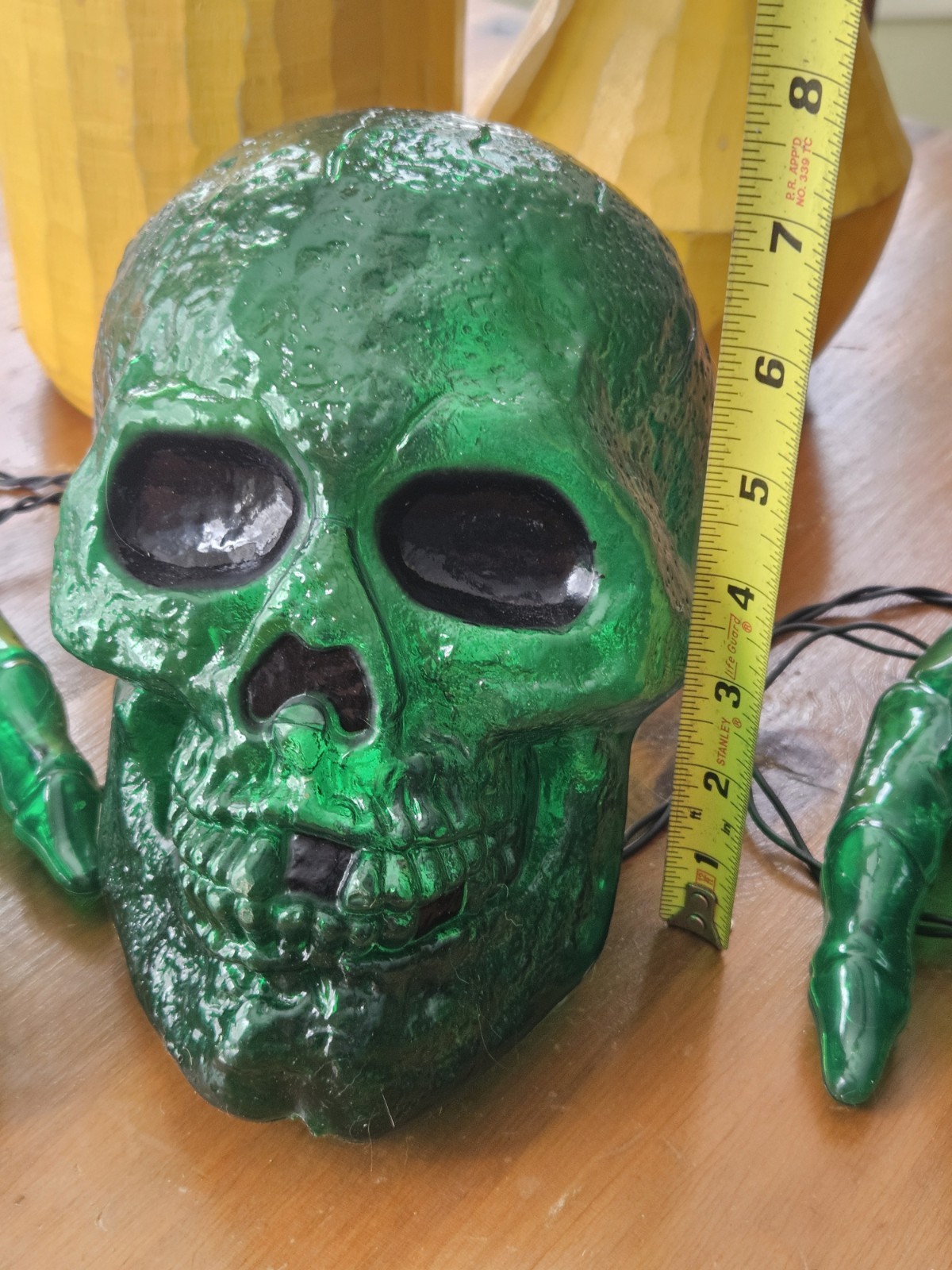 VTG Working Halloween Series Light Up Skull W Hands 3 Piece Clear Green