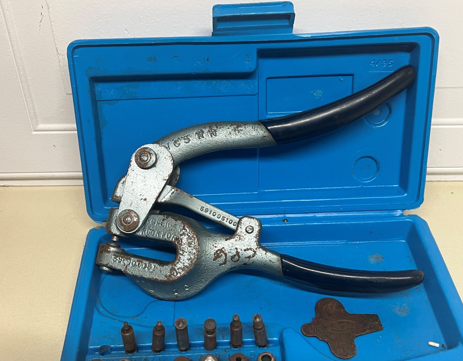 Vintage Roper Whitney No. 5 Jr. 7-Piece Die Hand Punch Set Complete in Case USA