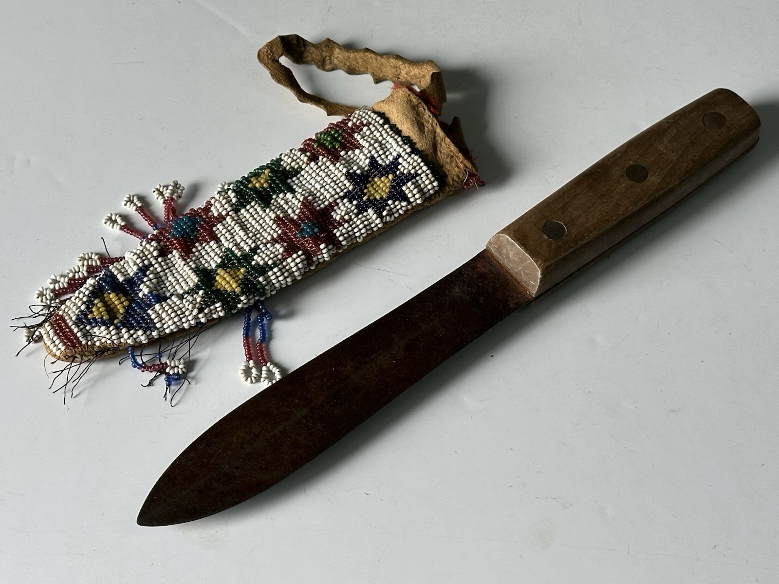 AMAZING NATIVE AMERICAN PLAINS INDIAN HISTORIC BEADED KNIFE SHEATH, HISTORICAL