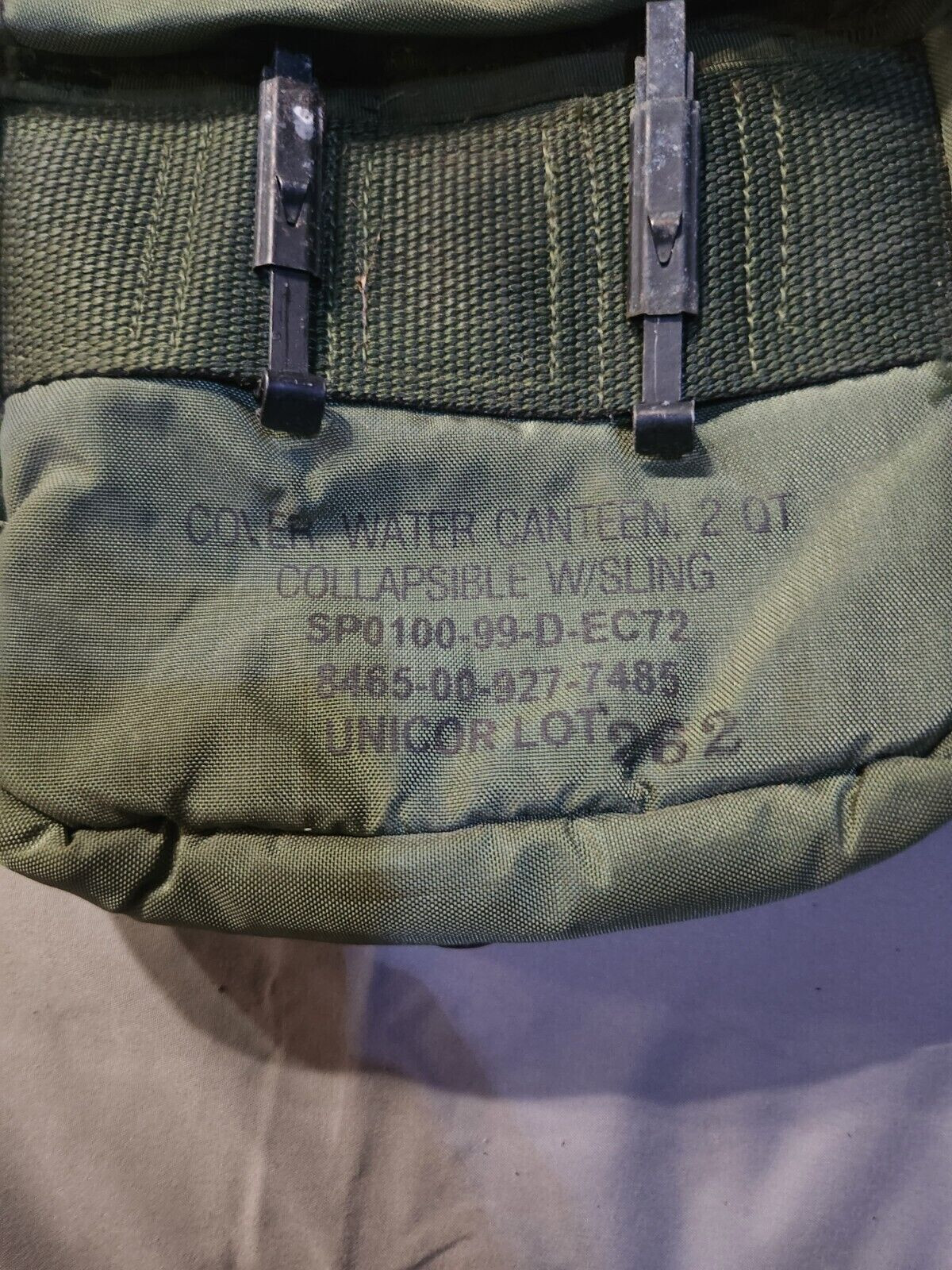 USGI Military 2 Quart OD Canteen Cover w/ Strap for 2 QT Canteen Bladder VGC