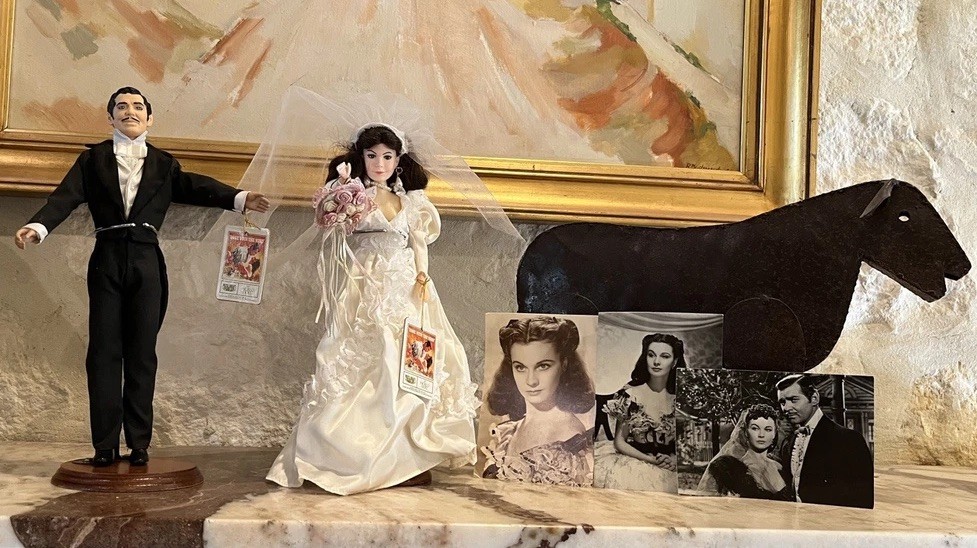2 Gone With The Wind 1989 World Dolls Scarlett & Rhett In Stands + Postcards