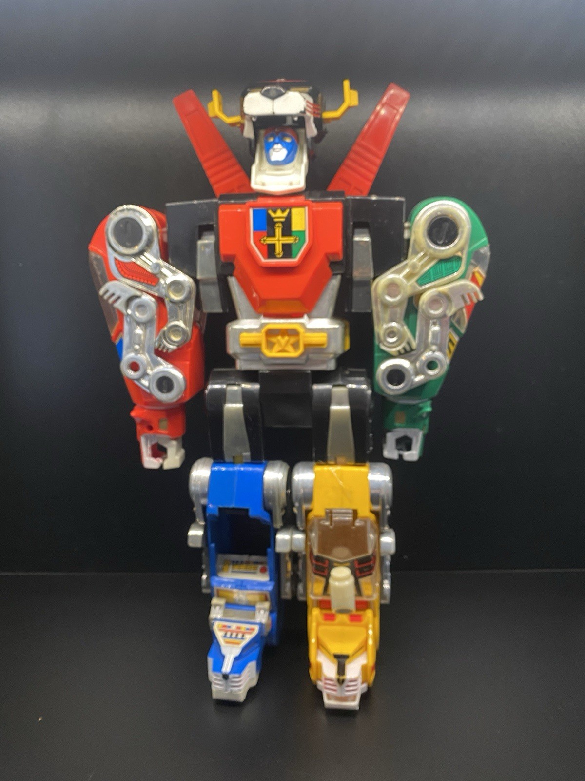 Panosh place Voltron vintage not complete