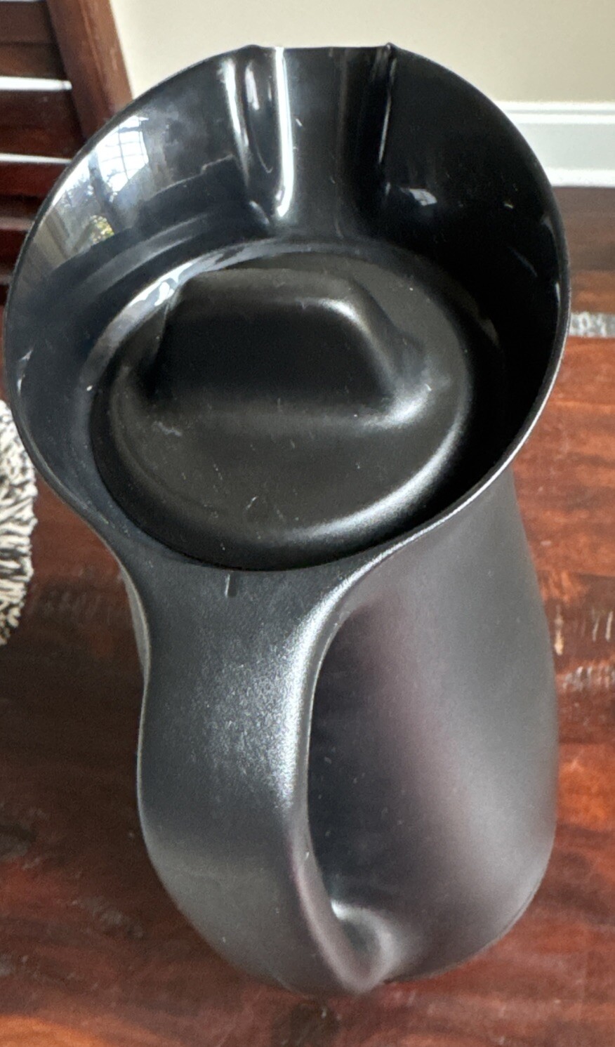 Tupperware ThermoTup black thermal pitcher carafe 1L 900mL hot or cold 12hrs New