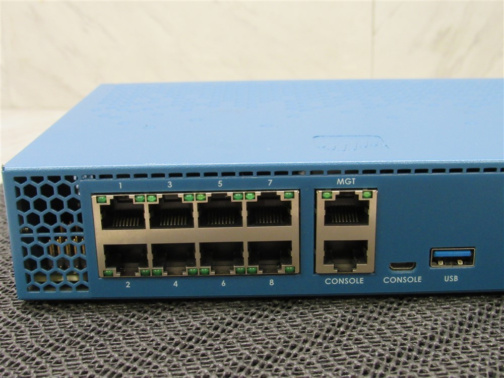 Palo Alto PA-220 Next-Gen Firewall 520-000309-00J