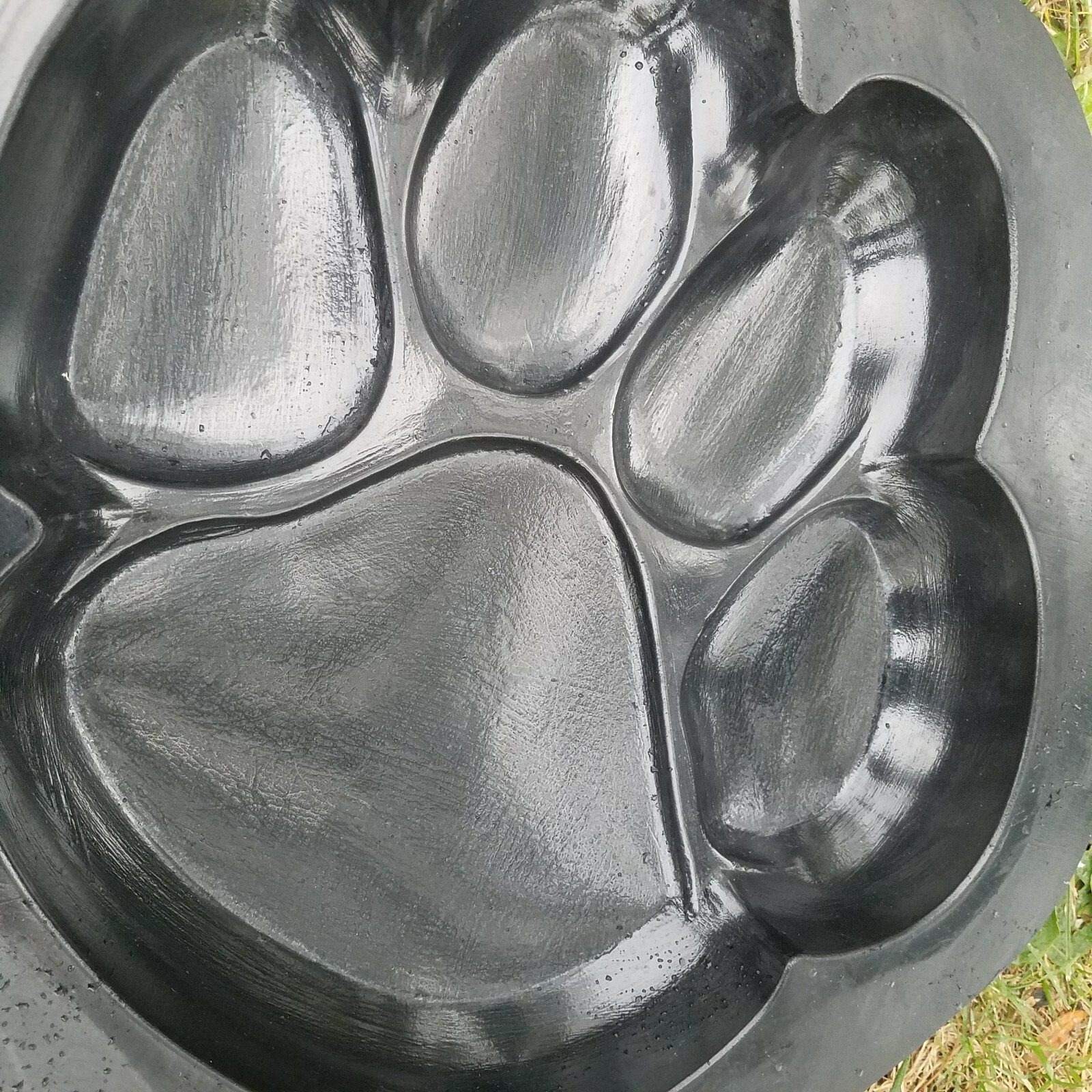 Dog paw print stepping stone mold 12" x 12" x 2" plaster concrete plastic mould