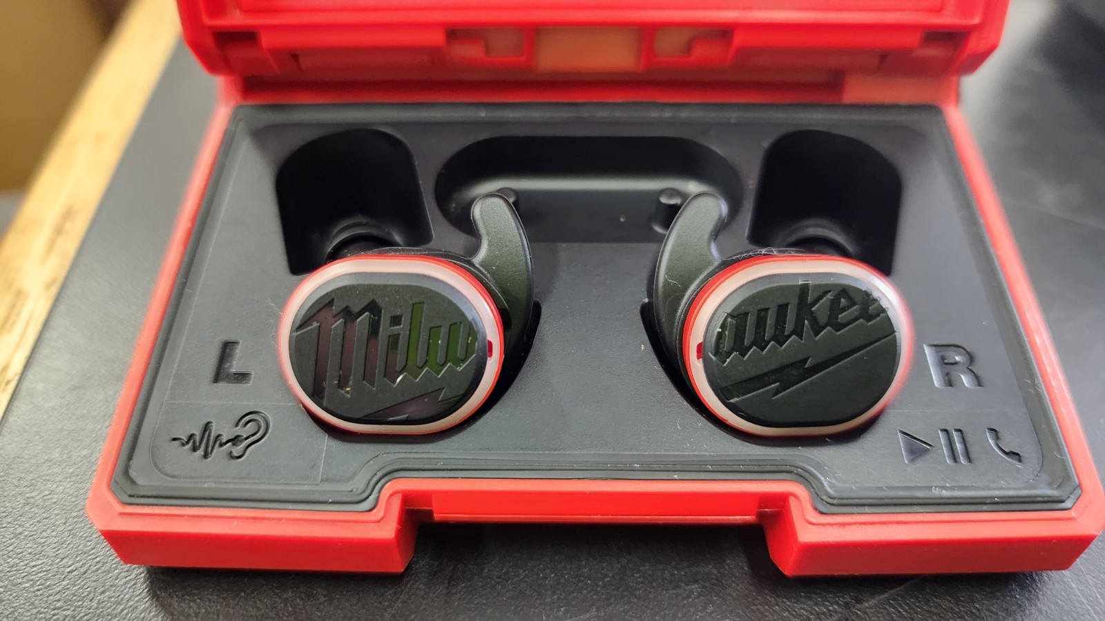 MILWAUKEE USB BLUETOOTH JOBSITE EARBUDS 2191-20 Lightly Used