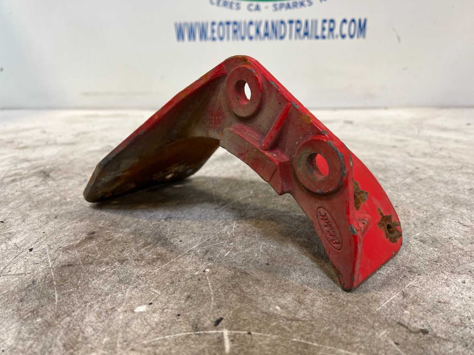 Peterbilt Lower Sleeper Cab Connector Bracket 20-16126L
