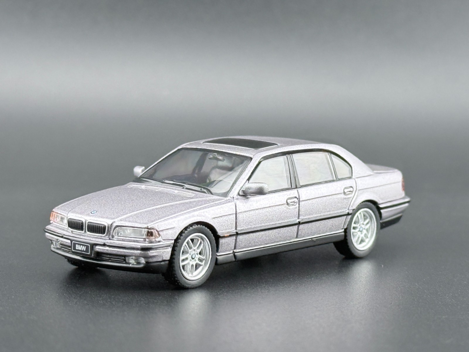 Mini GT BMW 750IL – Aspen Silver Metallic #792 1/64