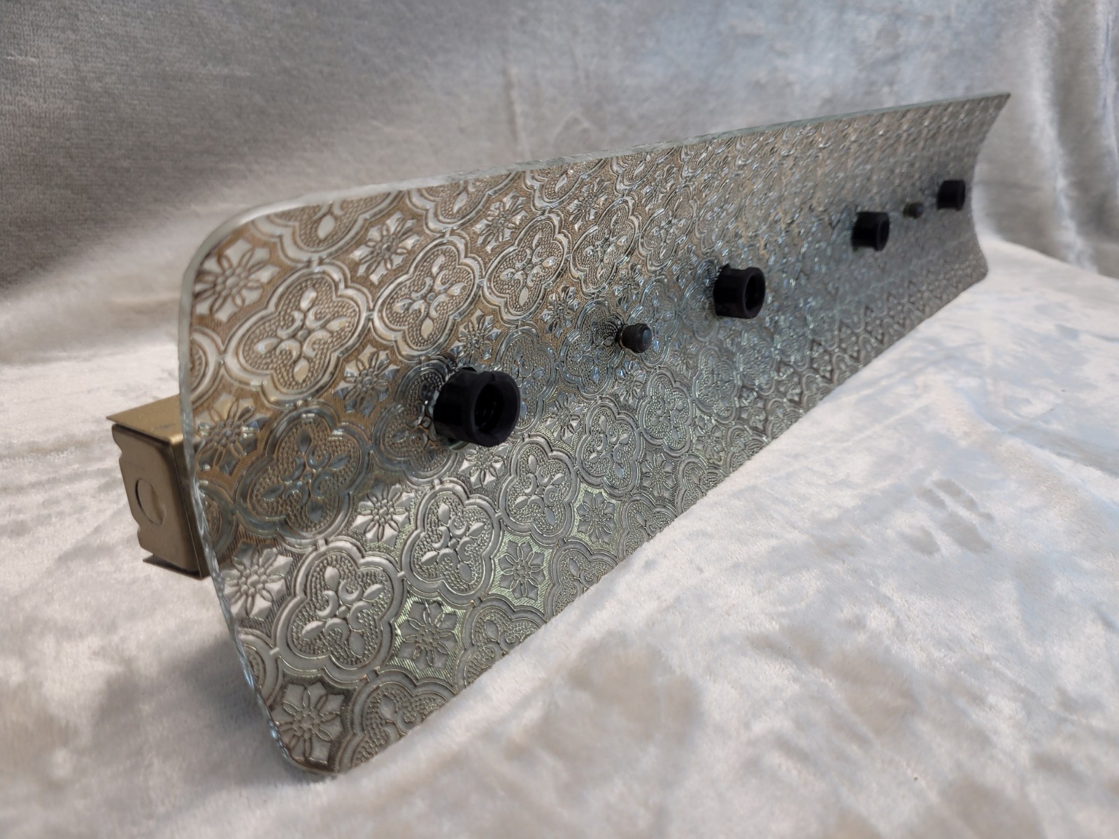 Vtg Bathroom Vanity U Bar 4-Light Fixture Glass Gold Overlay Quatrefoil Curved