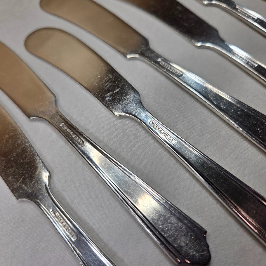 Wallace Serenade II Silverplate Set of 8 Flat Handle Butter Condiment Spreaders
