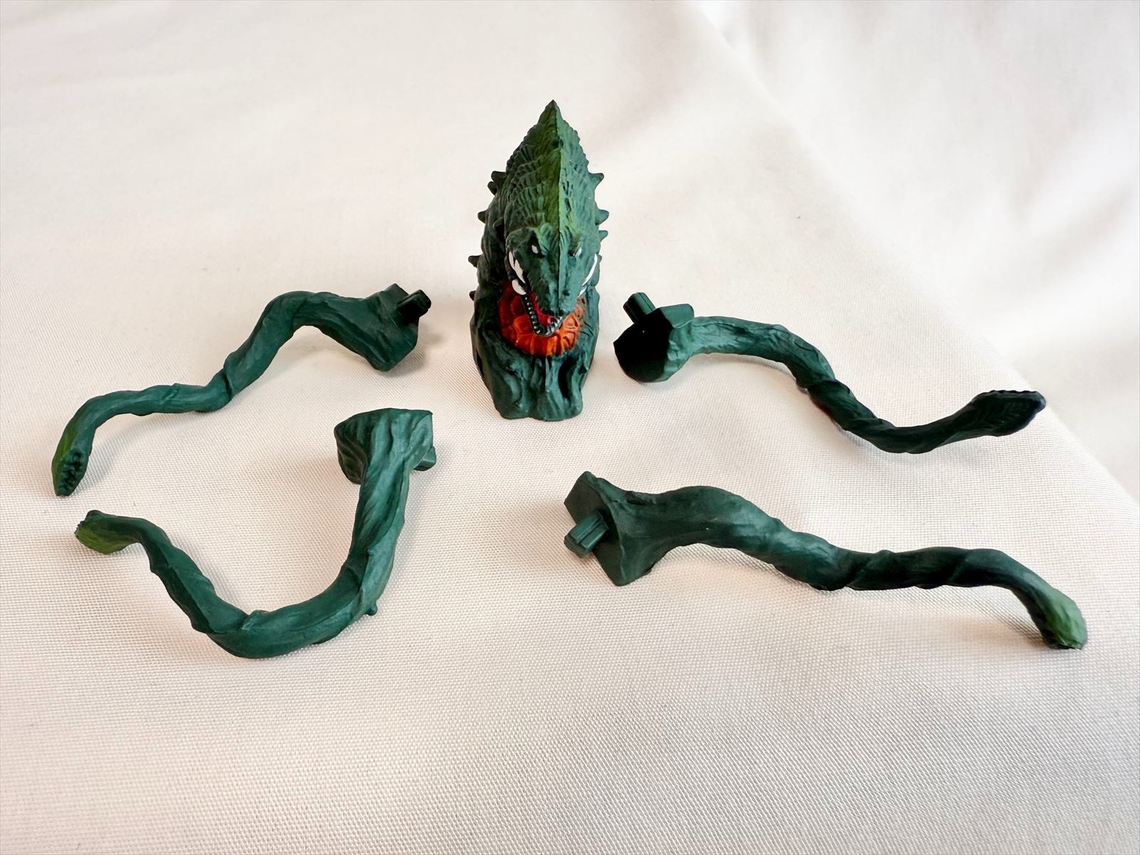 2004 Bandai 2" Godzilla Final Wars Super Picture Book Figure Set of 16 types