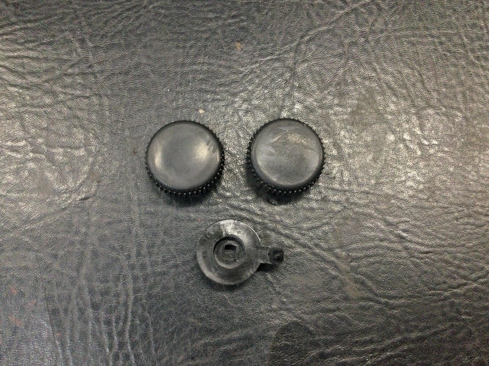 AirCooled Type 1 Radio Knob Set  Crescent Style  68-79  Prt# VRD638