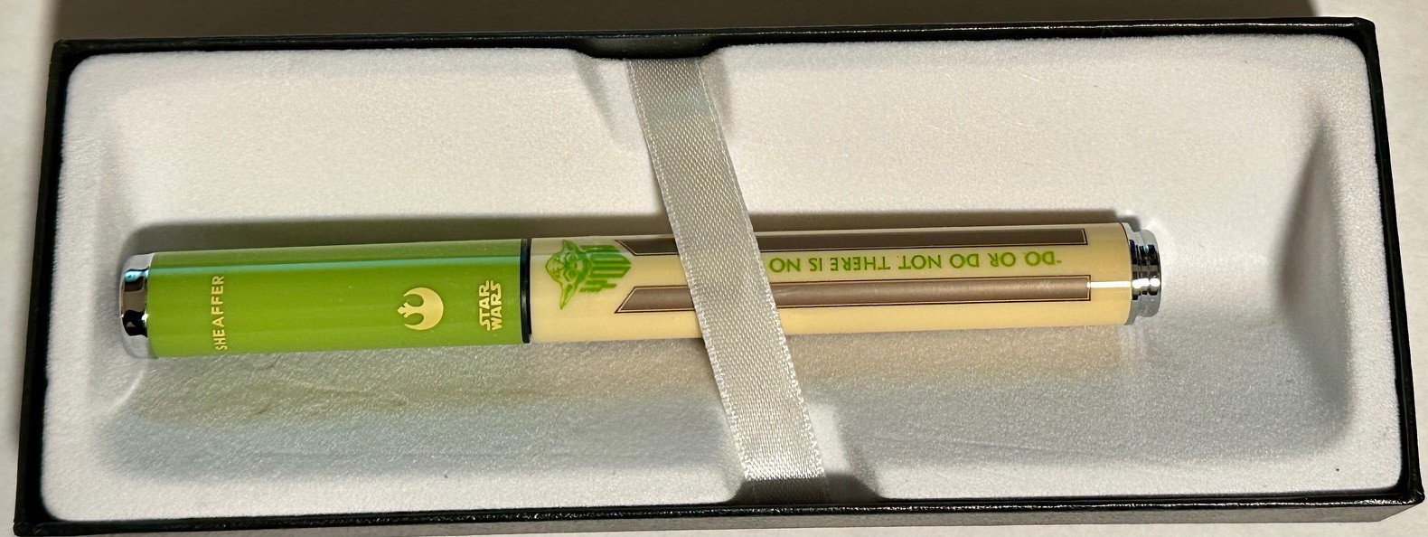 Sheaffer Pop Star Wars Yoda Fountain Pen with Chrome Trim and Medium Nib