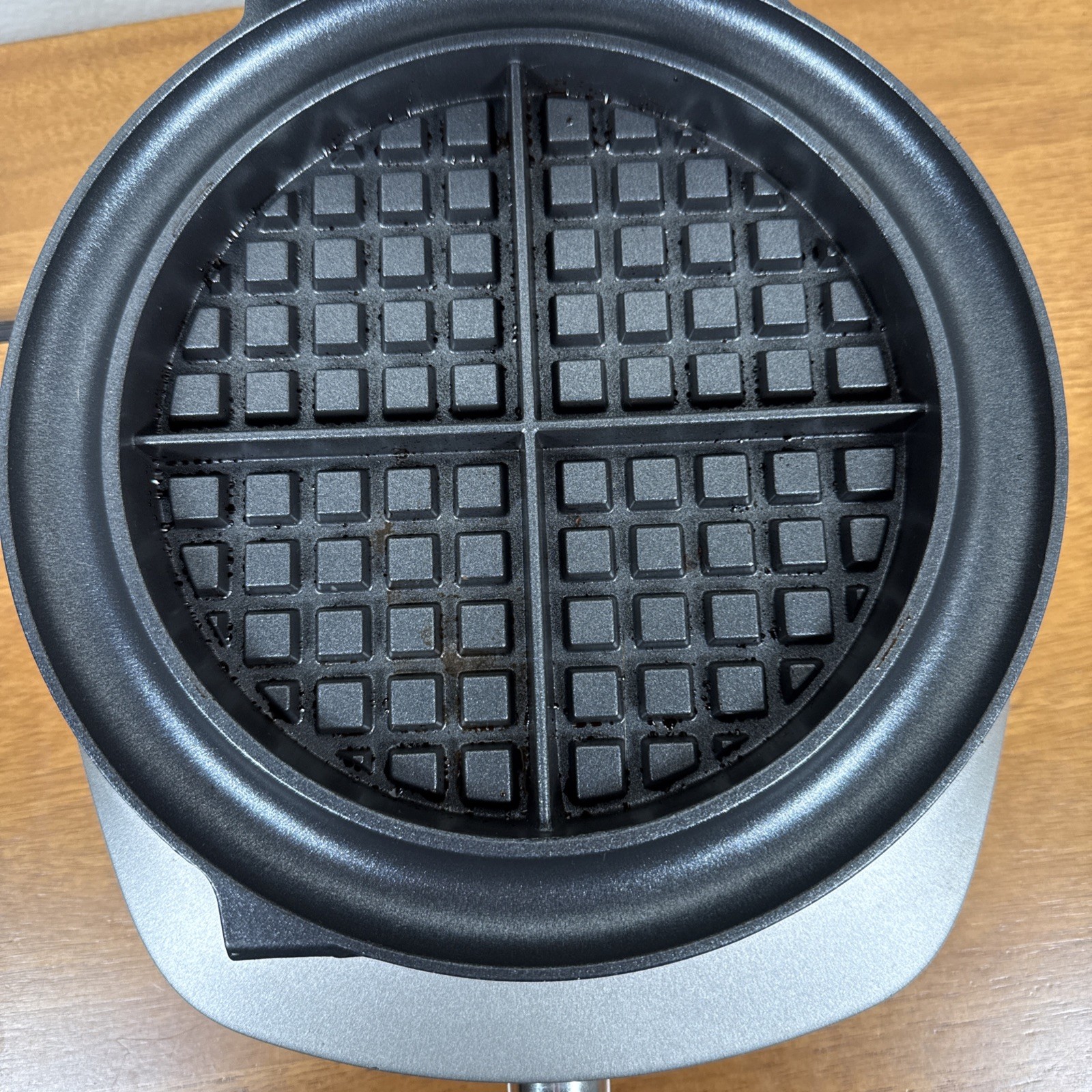 Breville BWM520XL No-Mess Round Waffle Maker Brushed Stainless Steel 7 Settings