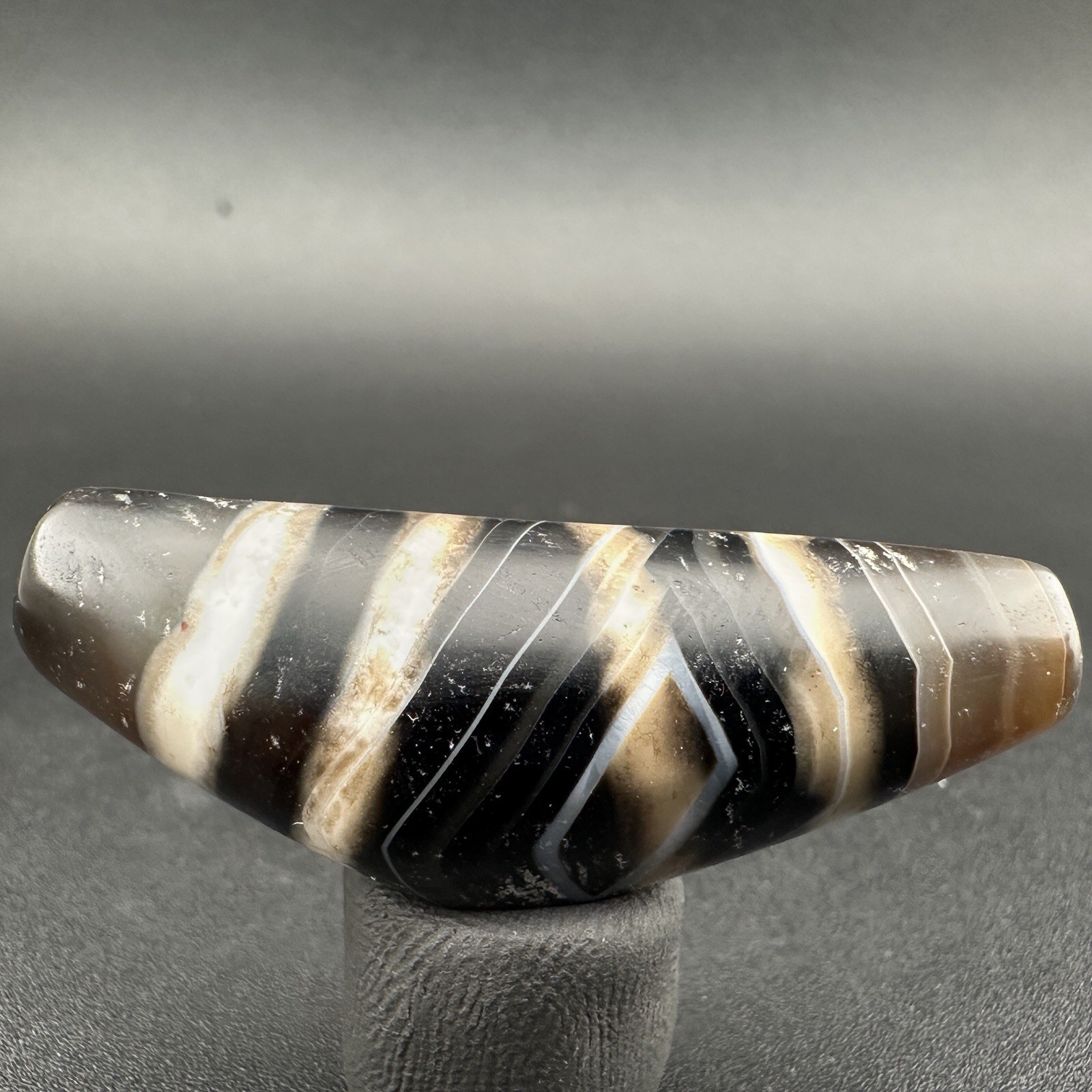 Tibetan Buddhism Agate 4 Stripe Horn Bead Totem Dzi Bead Amulet Pendant
