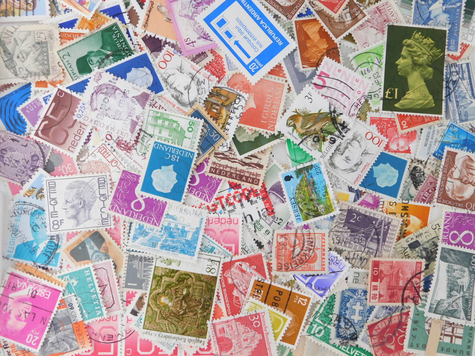 STAMP WORLD WIDE 1000pc lot off paper kiloware philatelic collection used