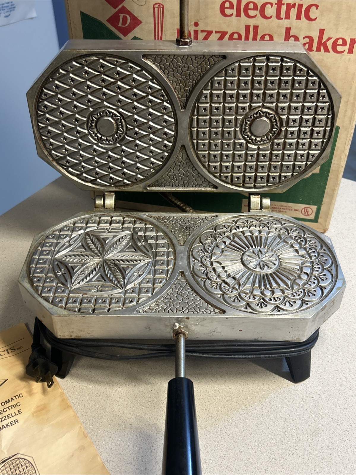 Dolce Automatic Electric Pizzelle Baker Maker Model 300-EP BOX & RECIPE Book