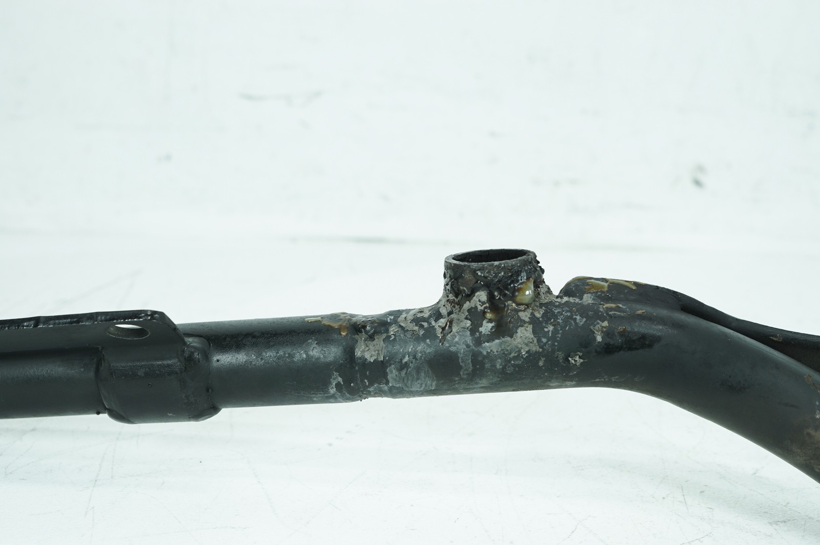 09 Harley Sportster XL1200C OEM Exhaust Muffler Interconnect Bracket Support Bar