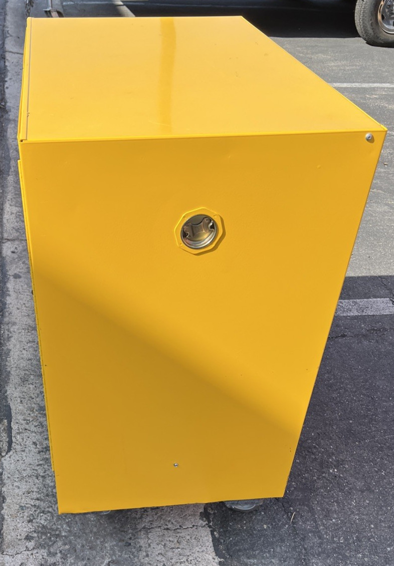 Edsal 22 gal Steel Freestanding Flammable Safety Storage Cabinet