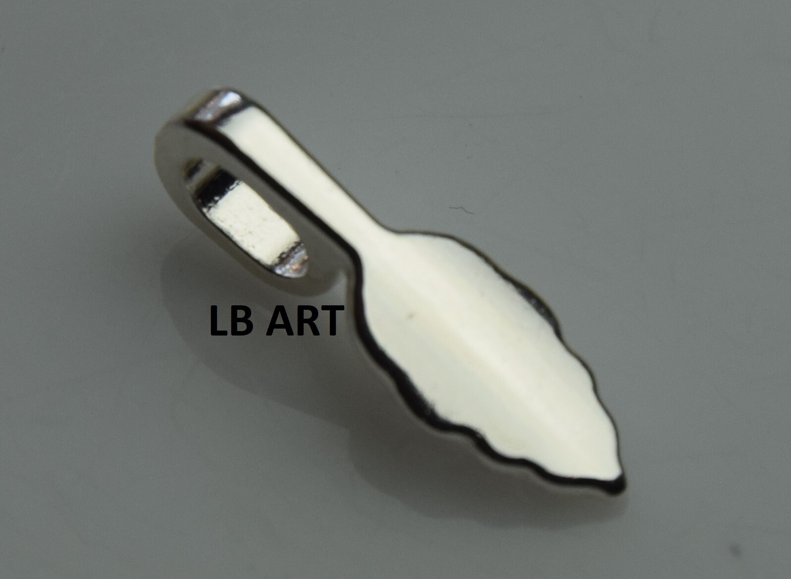 New Sealed 25 pack AANRAKU Medium Silver Plated Leaf Pendant Bails