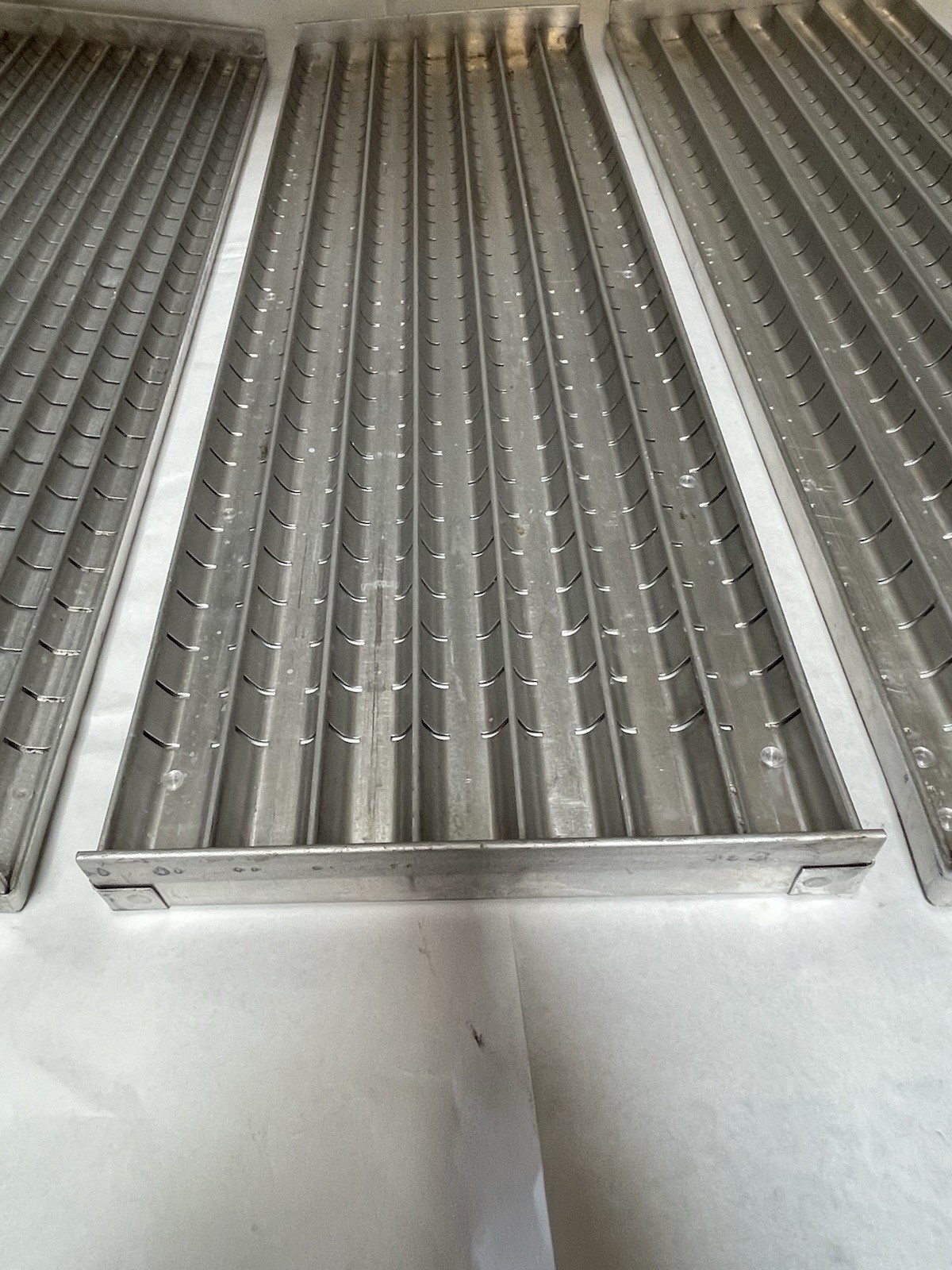 3 Stanley Vidmar Slotted Groove Trays 7,7 & 11 Grooves 25"x 8" Aluminum (26M76)