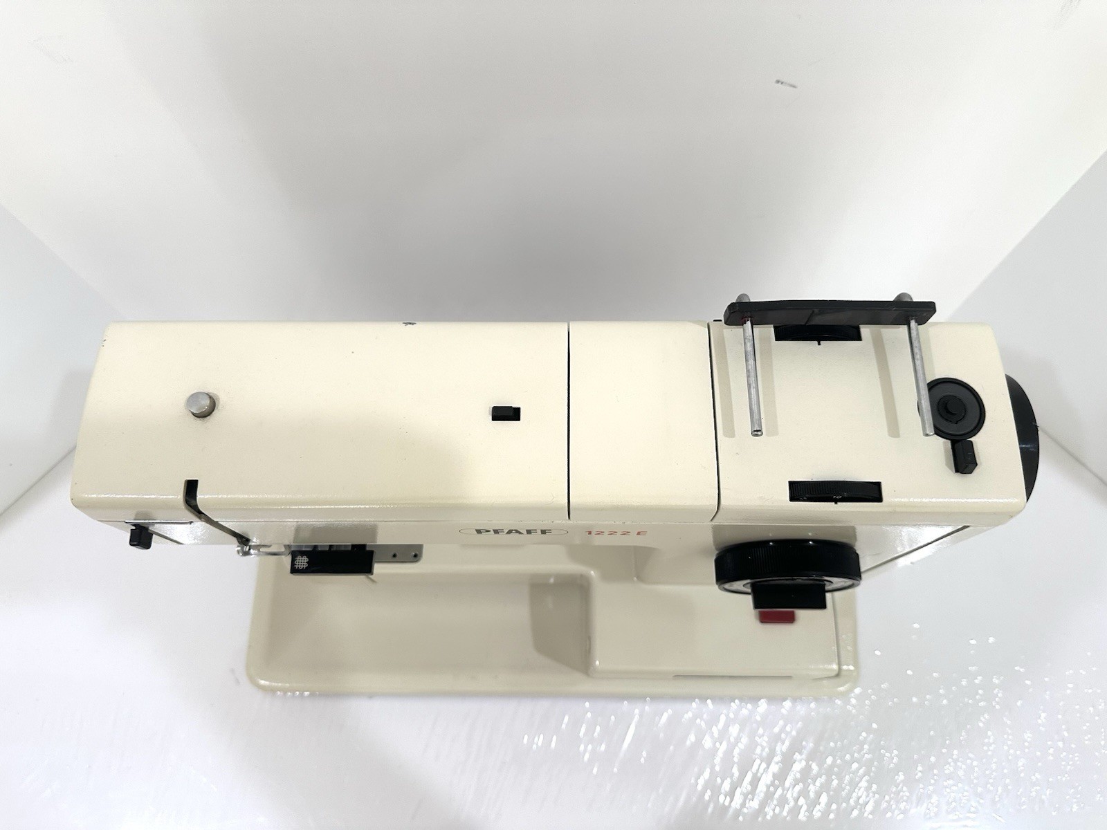 Pfaff Heavy Duty MetalSewing Machine 1222-E No Pedal or Cord -Parts Untested