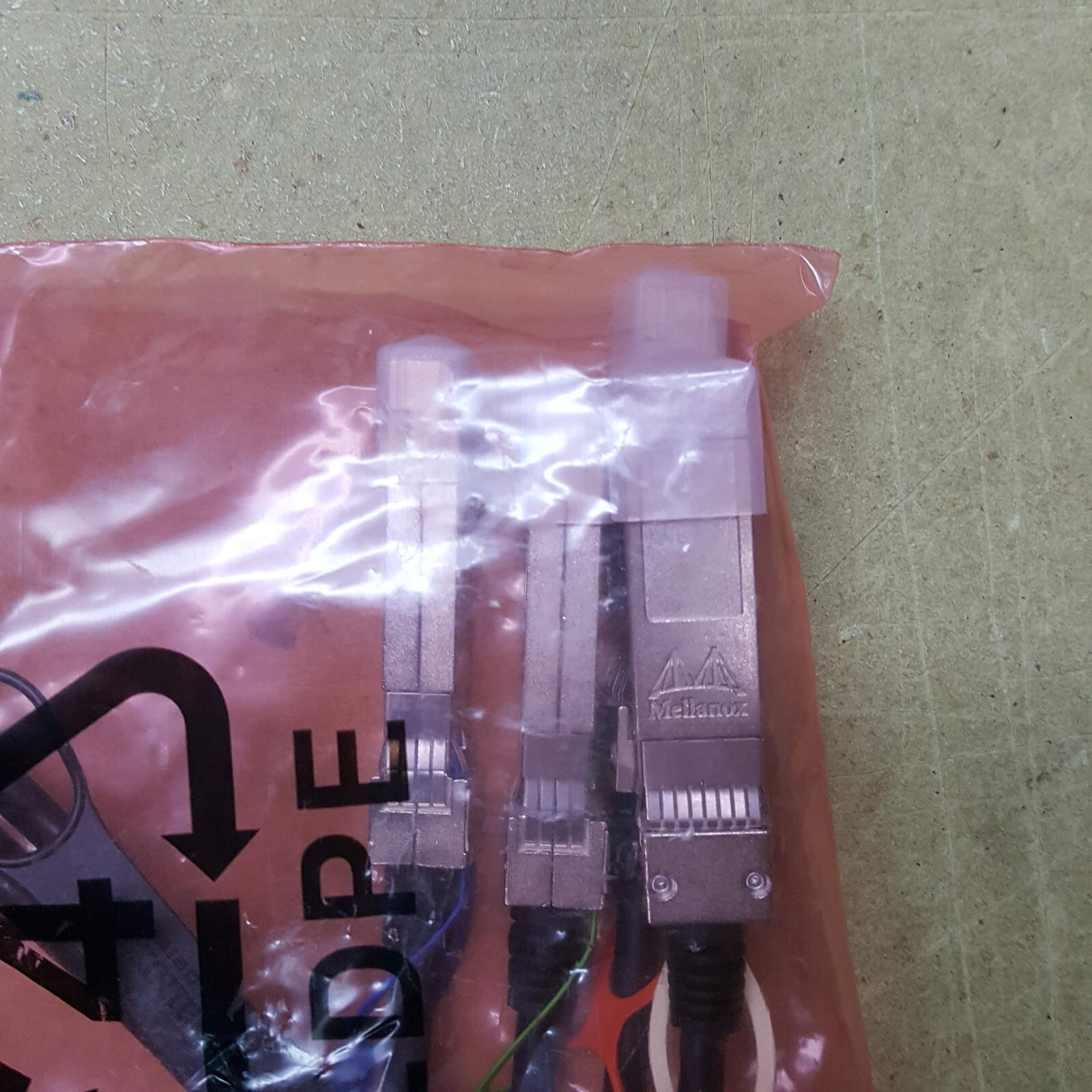 MCP7F00-A01A Mellanox 100GbE QSFP28 to 4x 25GbE SFP28 1m DAC Breakout Cable