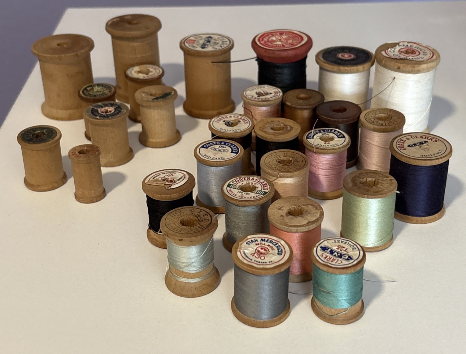 Lot Of 29: Large 6; Medium/Small 23 Vintage Wooden Thread Spools 20 With Thread
