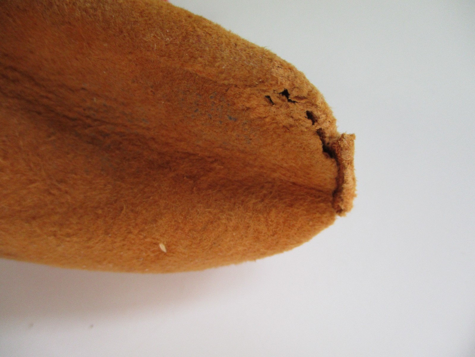 COLLECTIBLE NATIVE AMERICAN INDIAN BEADED CHILD's MOCCASINS