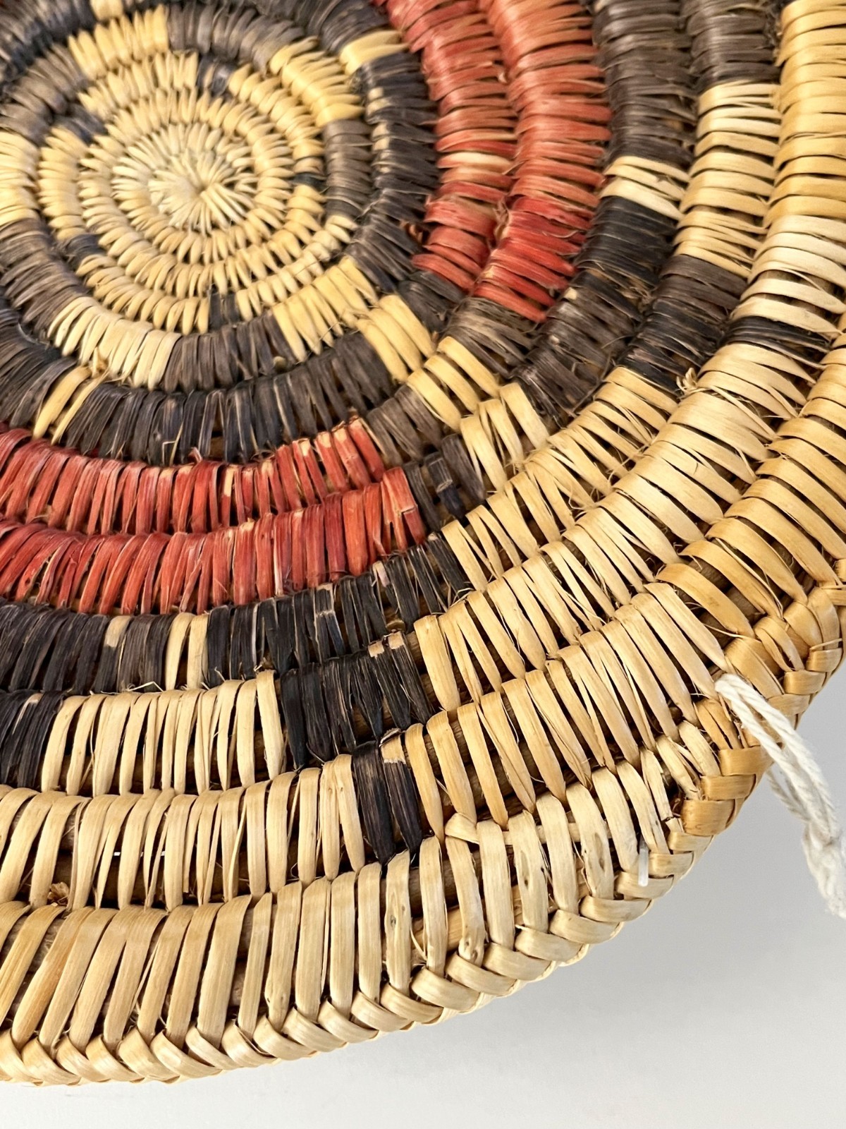 NAVAJO DINE HAND WOVEN 11" WEDDING BASKET TRAY C. 1970s NATIVE AMERICAN ART