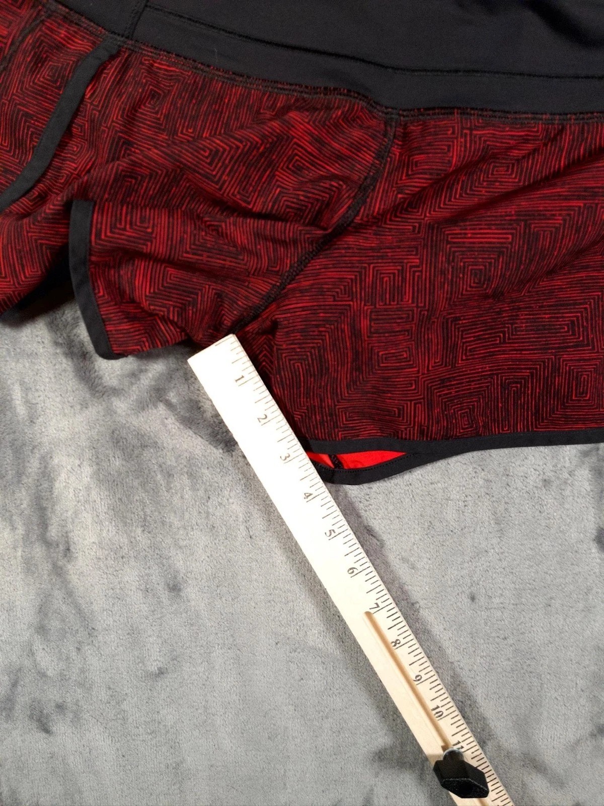 Lululemon Speed Shorts Womens Size 6 Red Black Geometric Running Athletic