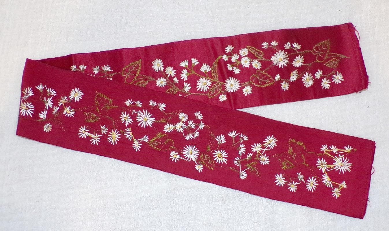 FAB ORIG ANTIQUE VTG VICTORIAN FLOWER EMBROIDERY SILK RIBBON HAT 30 X 3 REMNANT