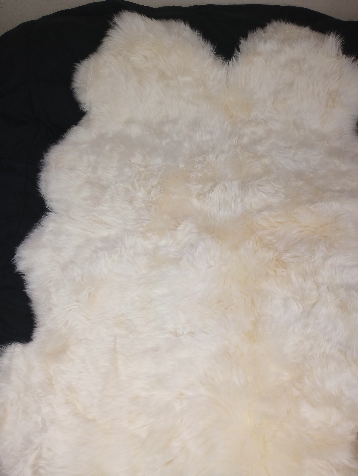 Windward Sheepskin Rug Approx 71" x 44" Inches NEW WITH TAGS 100% Genuine