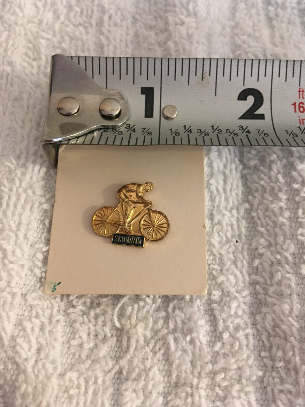 VINTAGE BRASS SCHWINN ADVERTISING BICYCLE RIDER ON A BIKE PIN PINBACK BUTTON