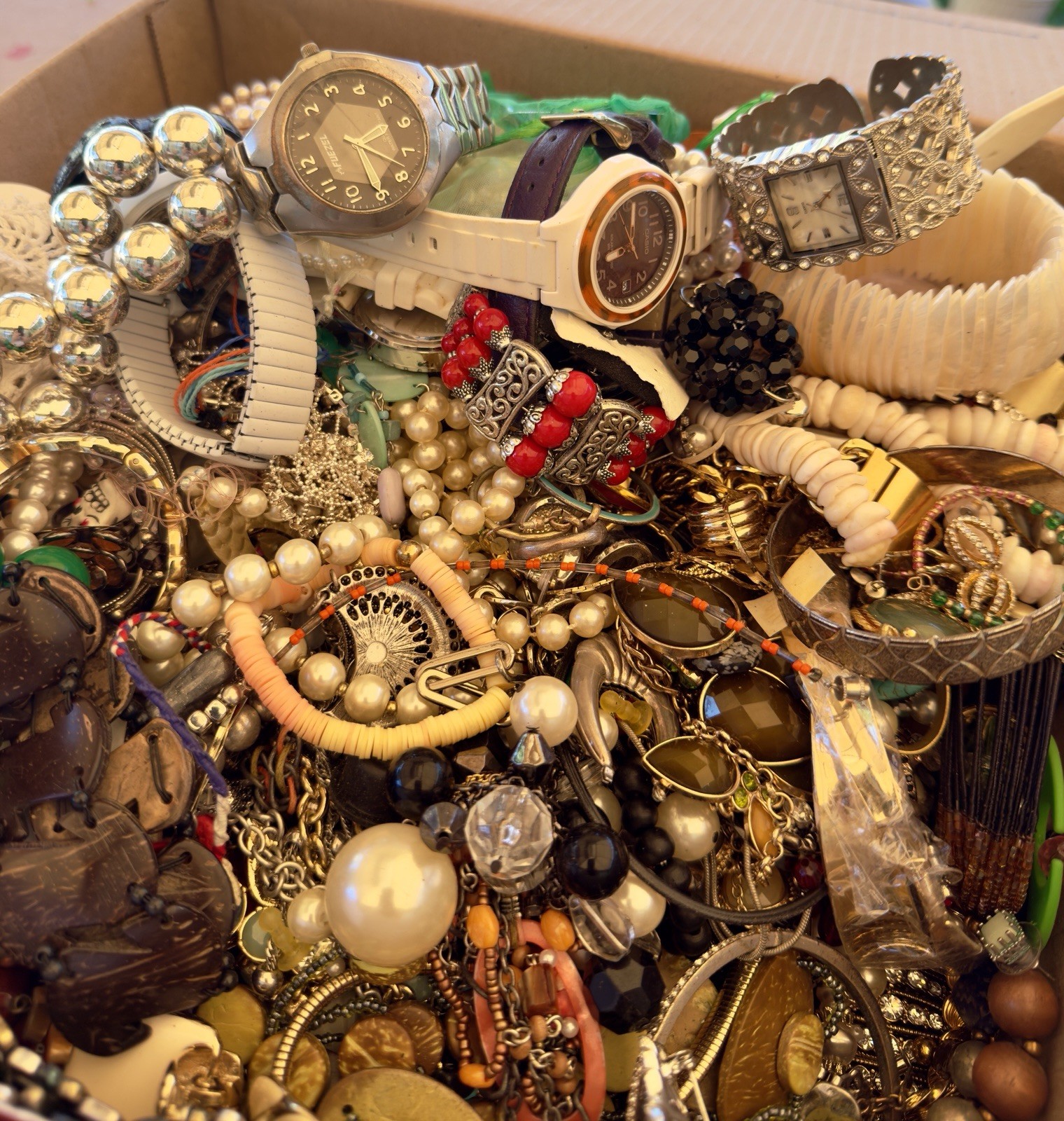 MIXED JEWELRY LOT CRAFT REPAIR, RESELL, REPURPOSE, VINTAGE TO NOW! 20 POUNDS