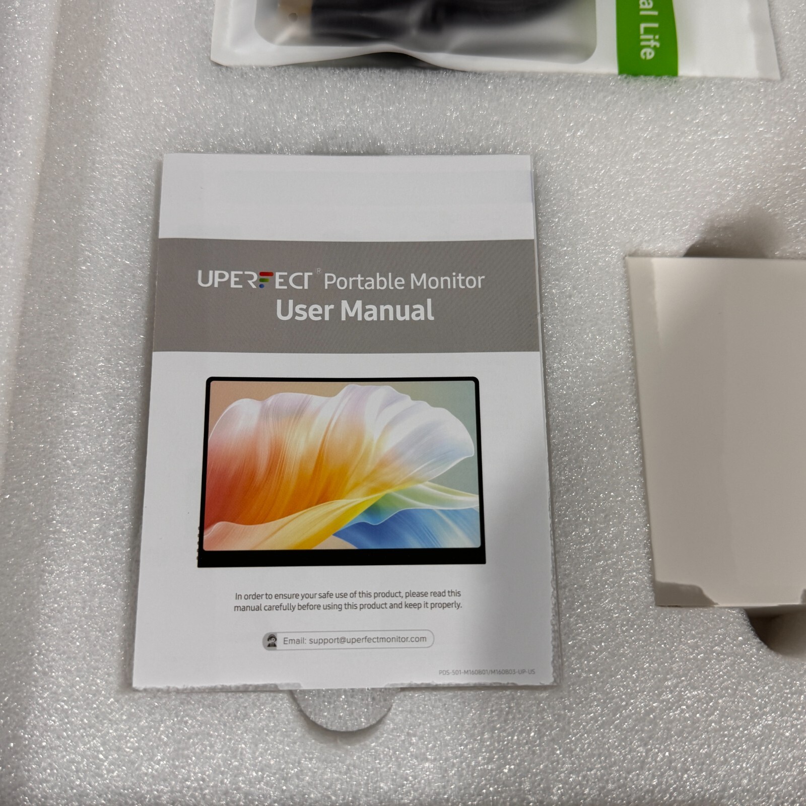 OLED Portable Monitor 16” 3K 120Hz 0.1ms, 500 Nits, 100% DCI-P3, Ultra-Slim