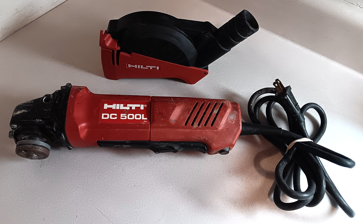 HILTI DC 500L ANGLE GRINDER 11000 RPM 5IN 115V-AC 12.7A 60HZ W/ DUST EXTRACTOR