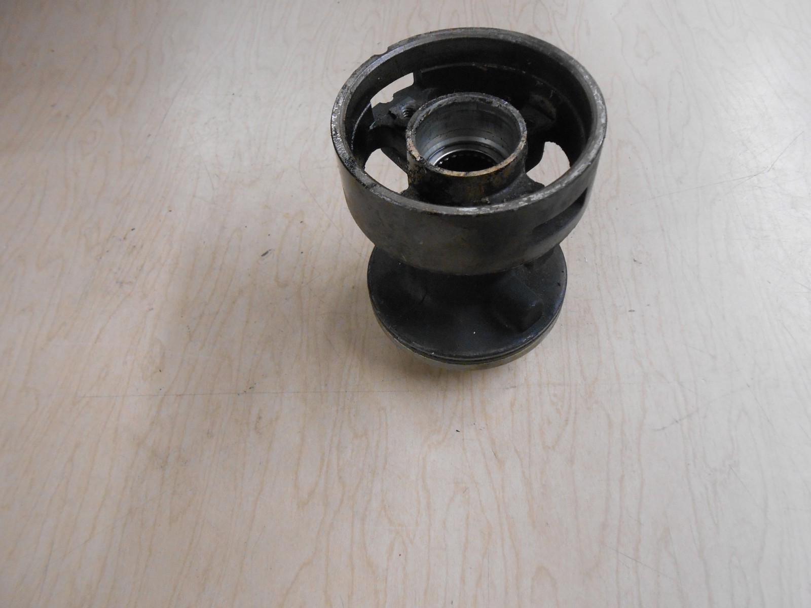 432276 Evinrude 1996 50hp Outboard bearing housing T176