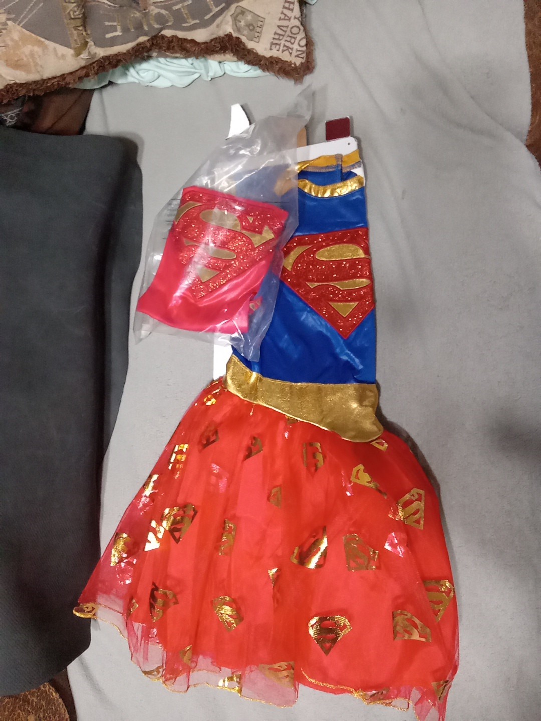 "Supergirl" DC Comics Complete Costume Girls Size S (6/6X) (Package Torn)