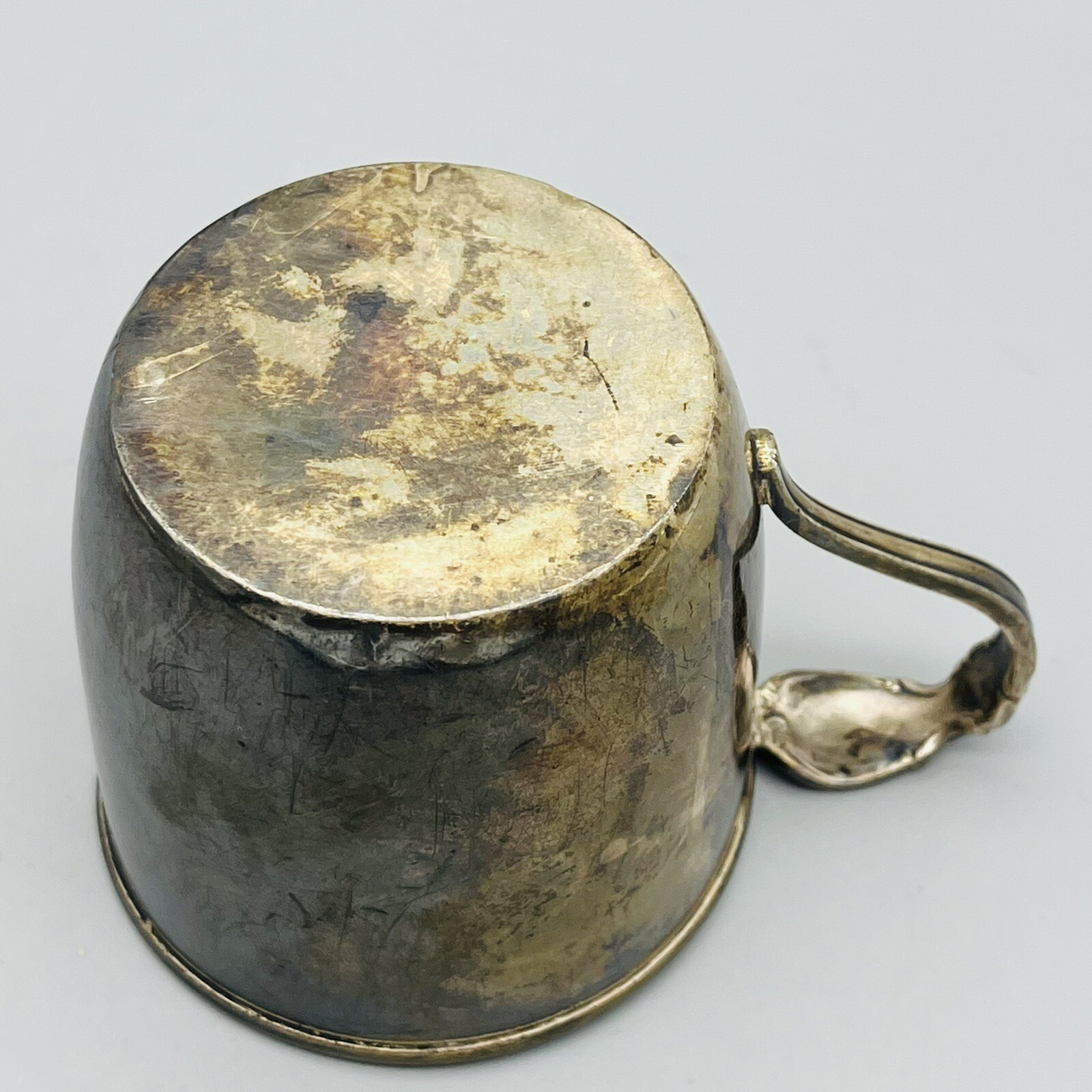 VTG Baby Cup "KEVIN" International Silver-Reflection Pattern Tarnish Patina