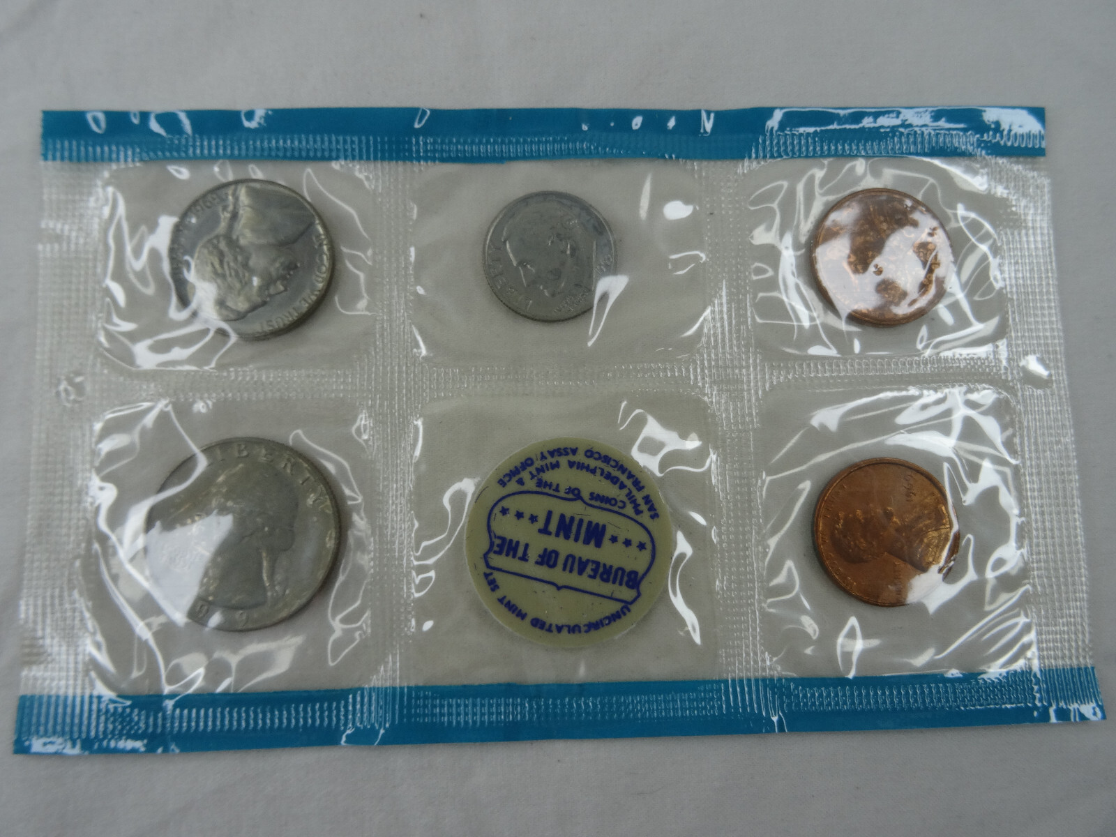 1969 P & D US Mint Uncirculated Set 5 Coins OGP Original Envelope BU