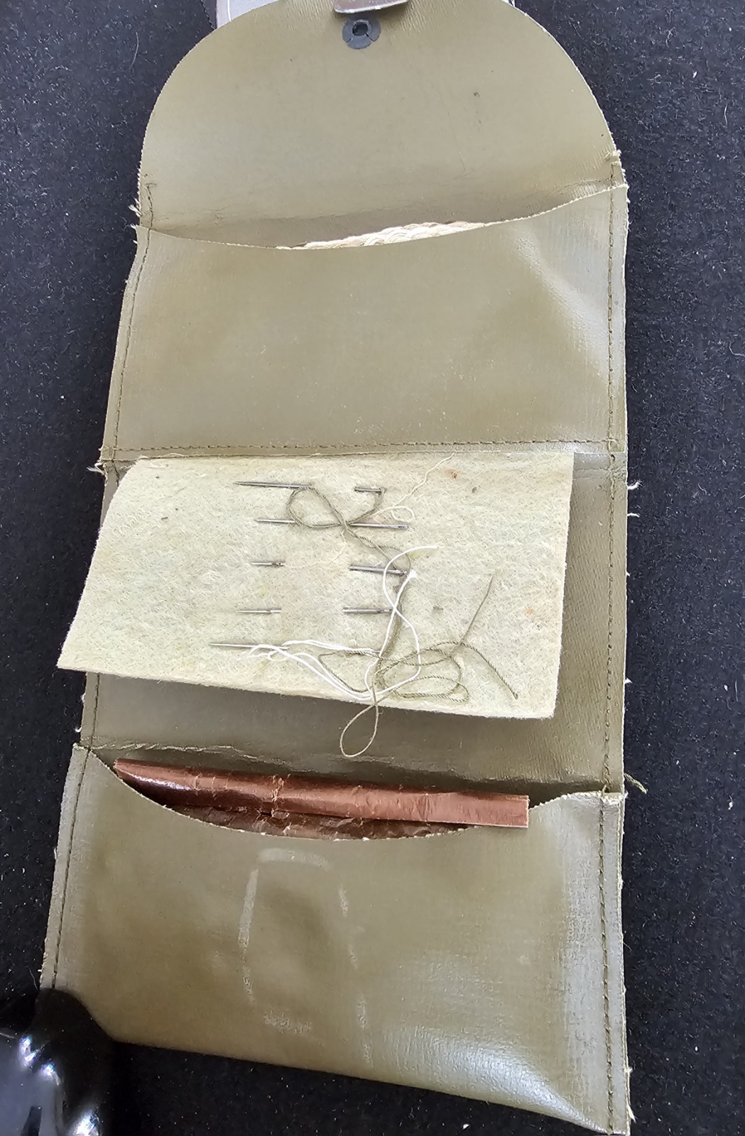 Vtg Gift Of American Red Cross WW2 "Housewife" Sewing Kit Vinyl Tri-fold Pouch