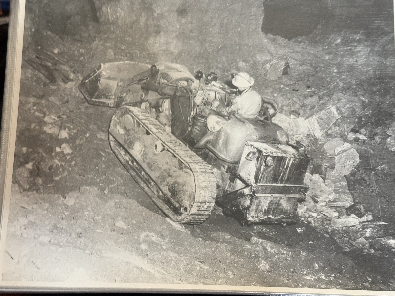 UNION CARBIDE CORP Binder With 70 Uranium Mining Related Photos