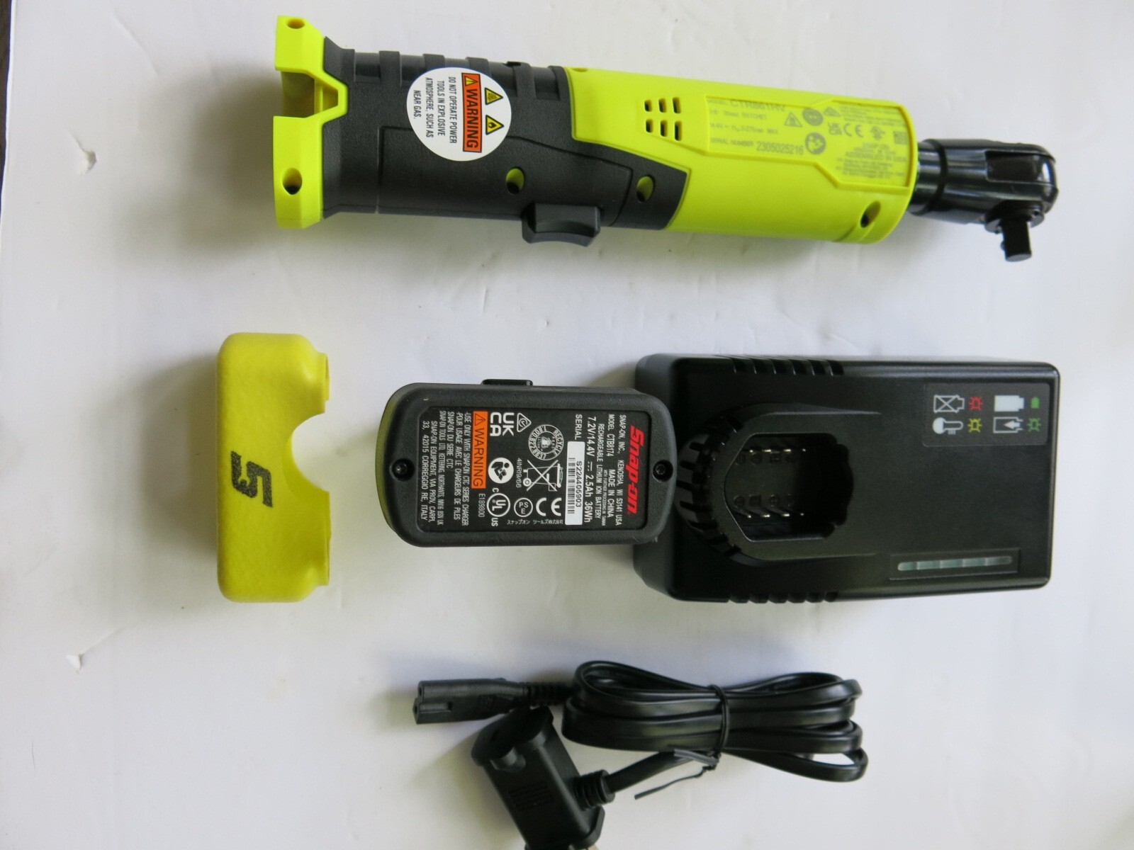 Snap On Tools 14.4v 3/8 Brushless Cordless Ratchet CTR861 with Battery & Charger